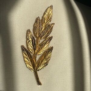 Trifari Gold Tone Leaf Brooch NWOT